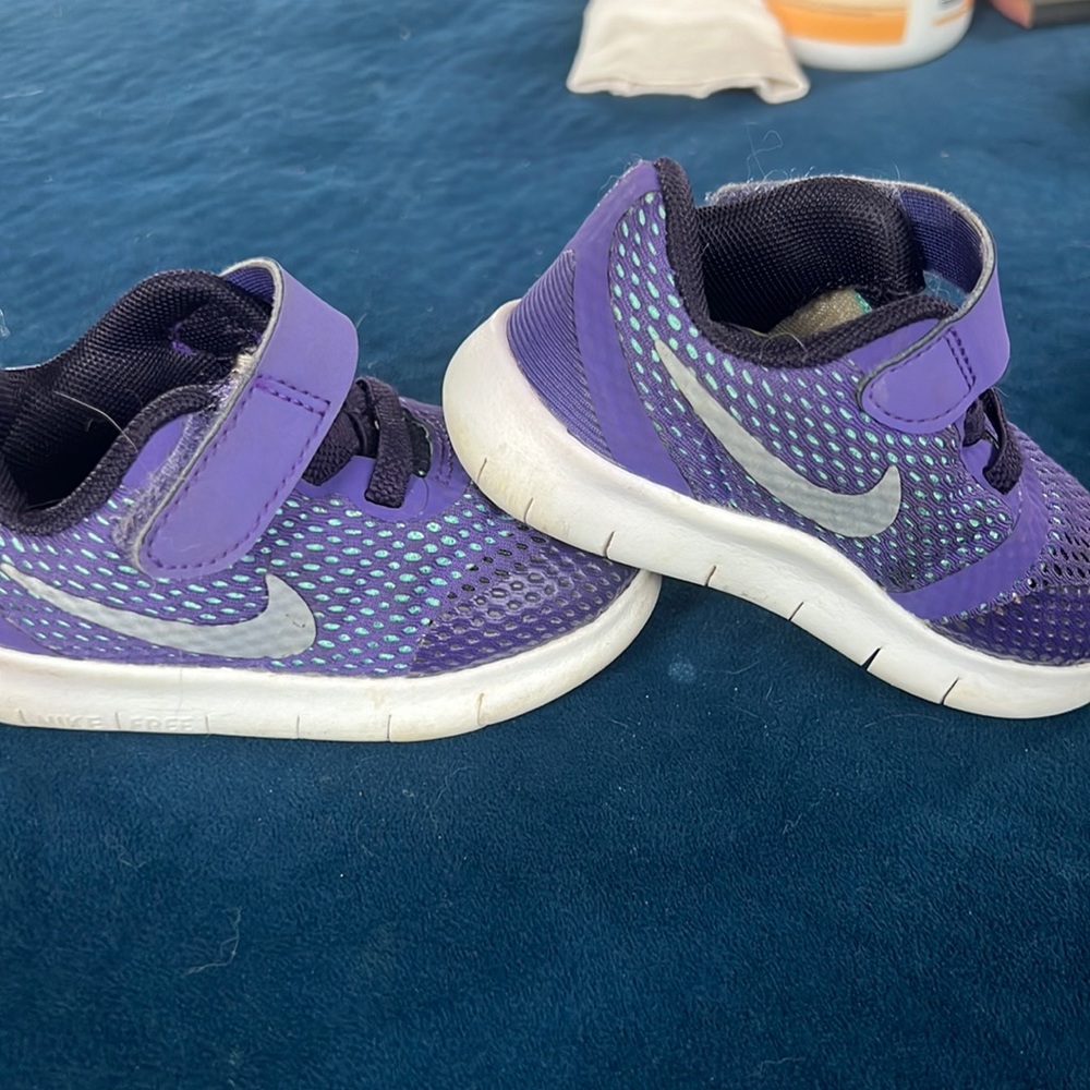 Nike purple free rn toddler sneakers size 5